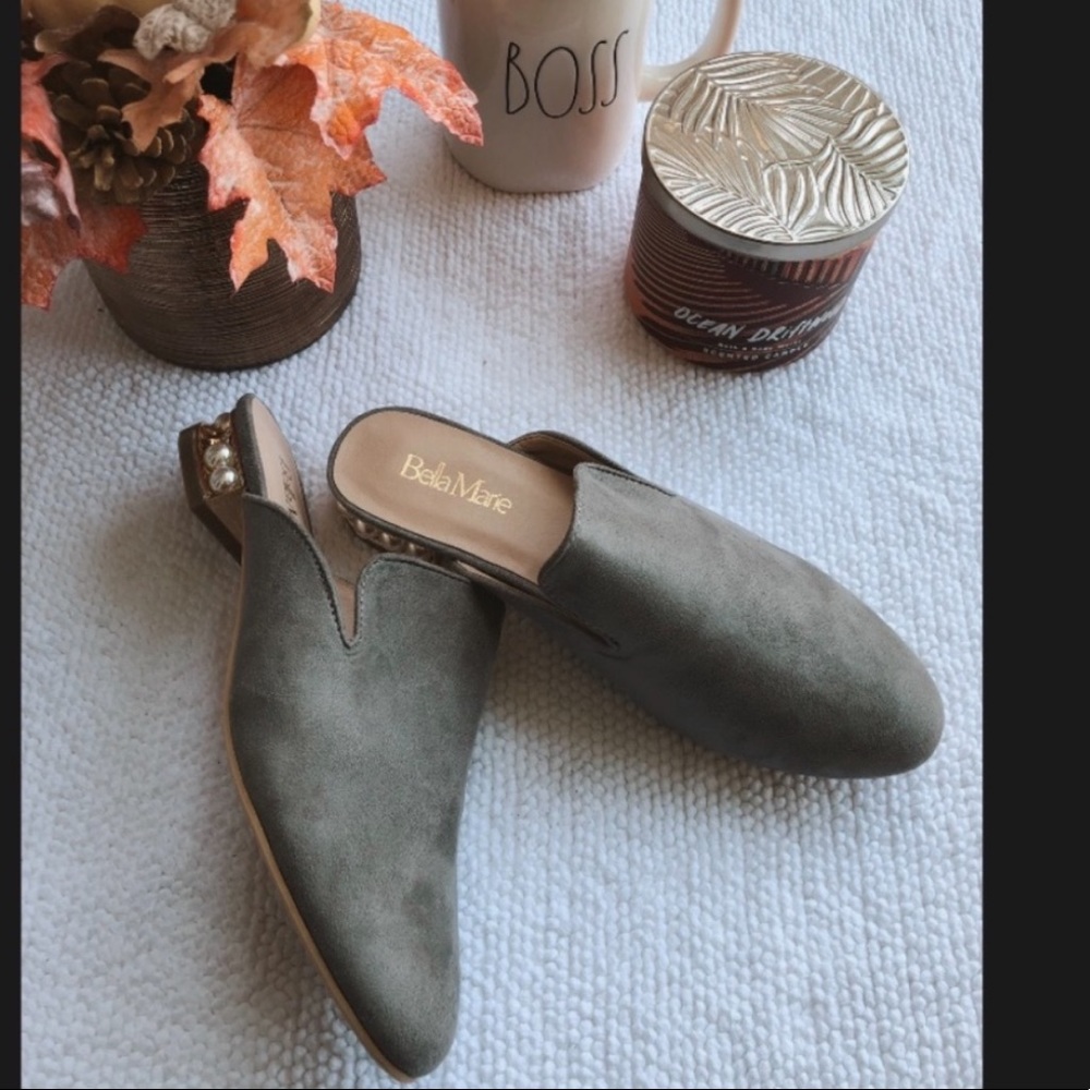 NWT Grey Pearly Mules💕